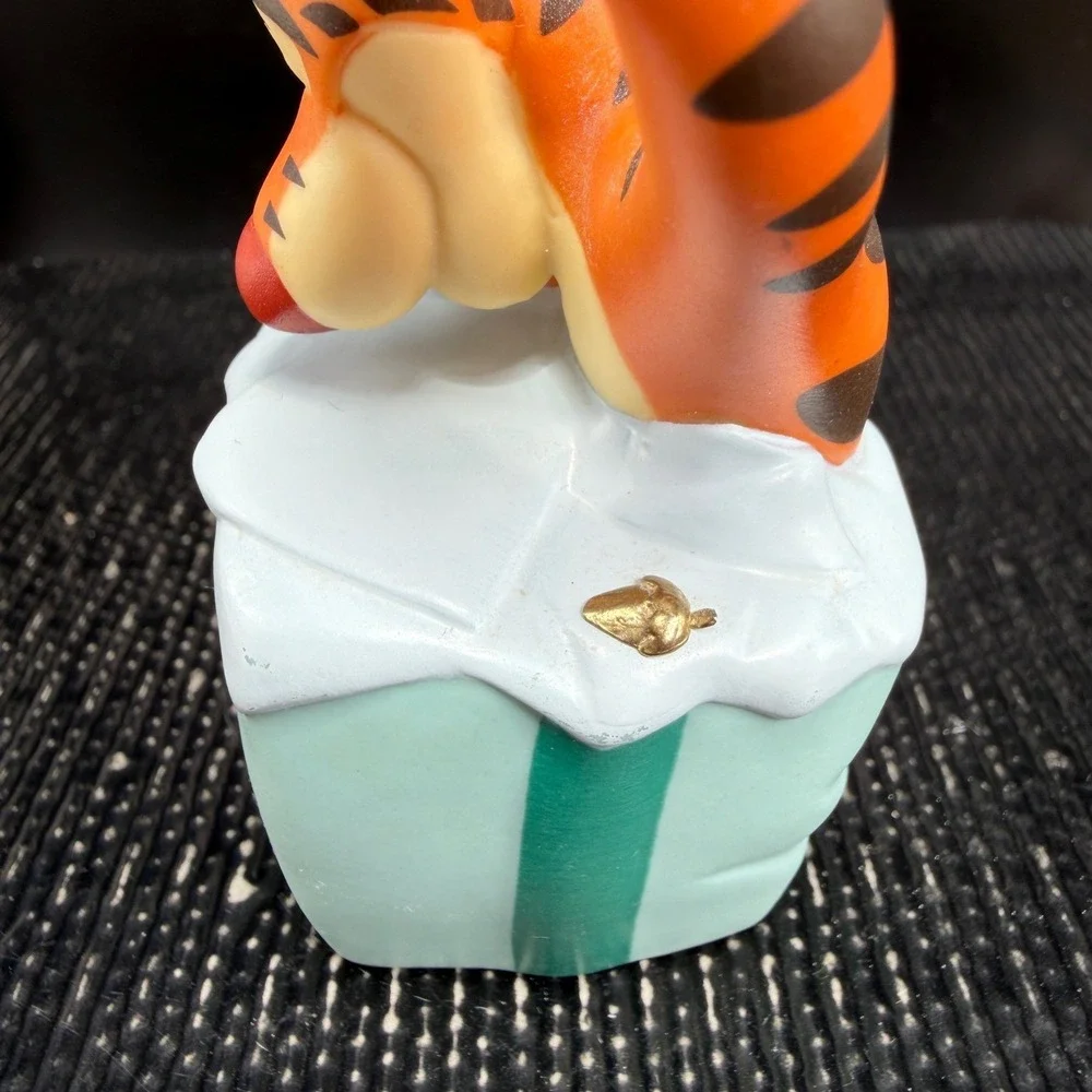 Disney‎ Pooh & Friends Tigger 4th Birthday Figurine Four is for Bounces Ceramic